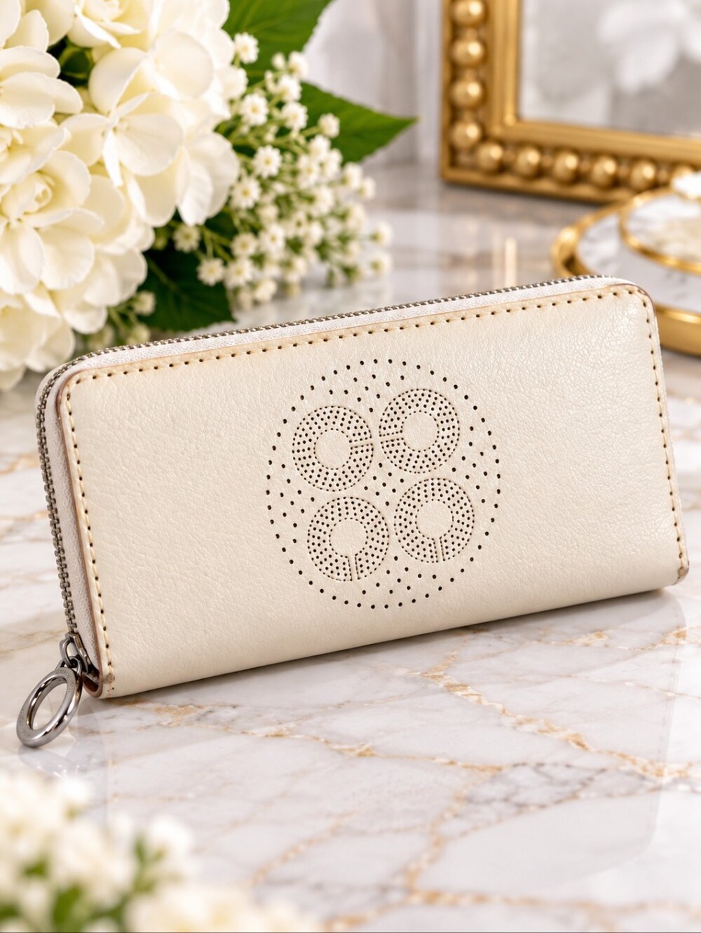 Coach Off White Leather Zip Around Wallet Perforated Logo Long Continental Purse